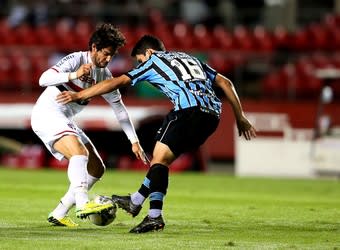 Riveros volta uma semana antes do grupo tricolor para iniciar fisioterapia