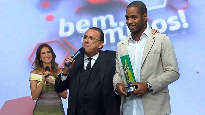 Melhor zagueiro do Brasileirão, Dedé divide mérito com Léo: Merecia muito