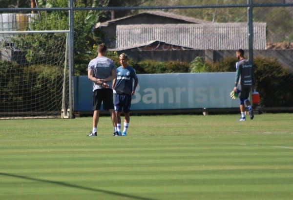 Grêmio aceita retomar negociação para renovar o contrato do atacante Ferreira