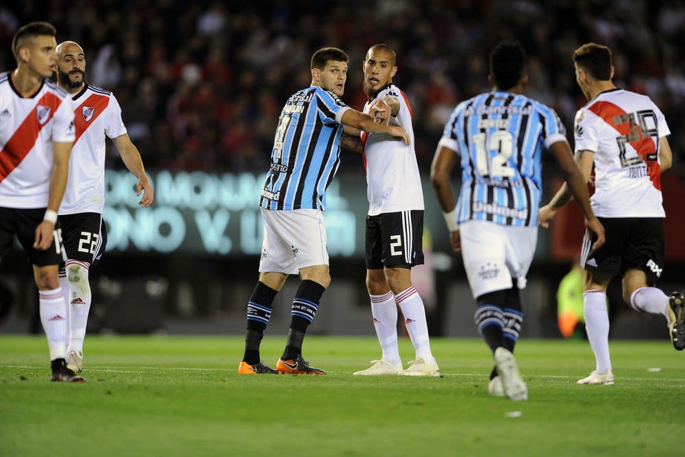 Kannemann leva o terceiro amarelo e desfalca o Grêmio no jogo de volta contra o River