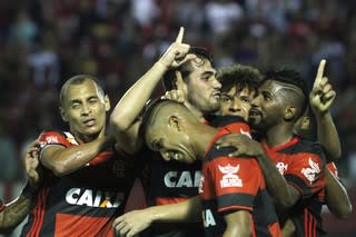 Guerreiro é o Vizeu! Flamengo vence o Vitória, espanta crise e chega ao G-4