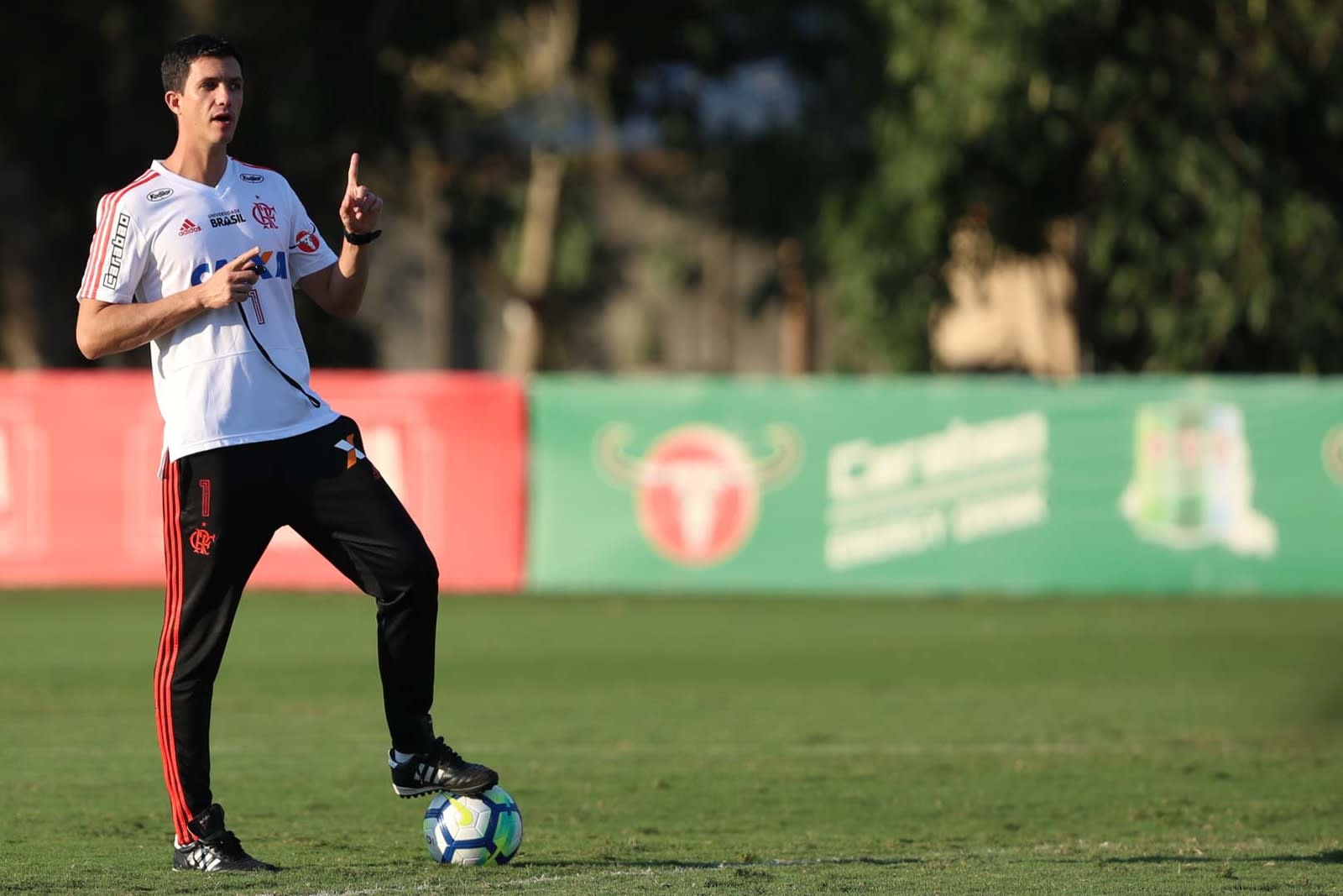 Após reunião, Flamengo e Barbieri acertam contrato até o fim do ano