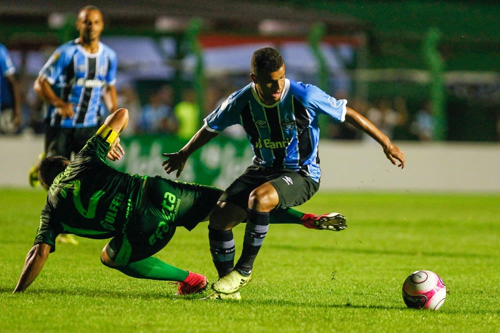 Com pior defesa, Grêmio entra no Z-2 e liga alerta para gols sofridos no fim