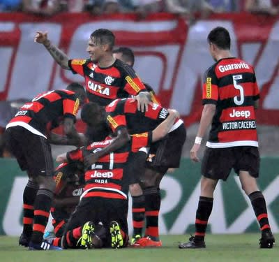 Guerrero mata o jogo, Flamengo  passa pelo Náutico e avança às oitavas