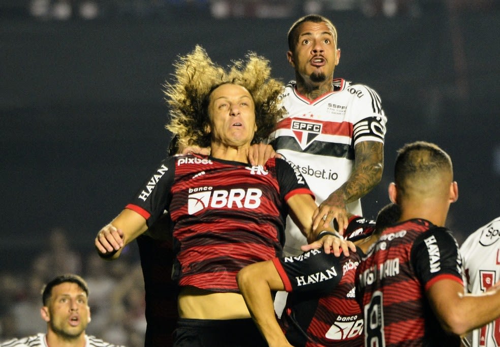 David Luiz é substituído no intervalo no Morumbi e relata probleminha mais sério