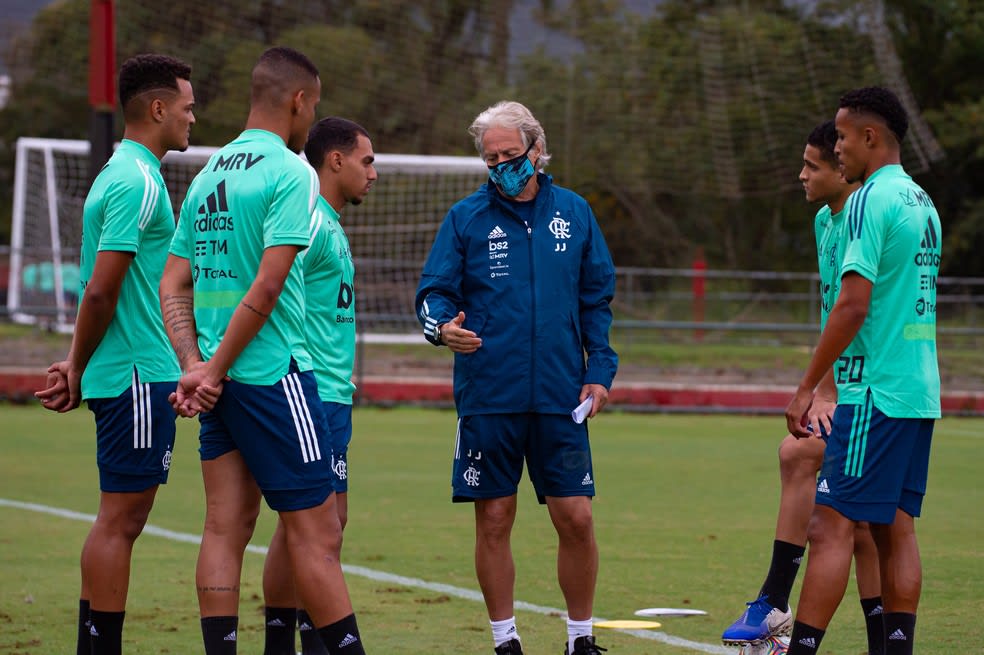 Léo Pereira consolidado como titular, reservas em alto nível, e Flamengo pronto para a volta