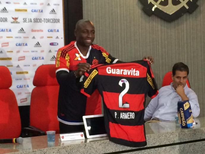 Armero é apresentado, herda camisa de Léo Moura e promete armeration