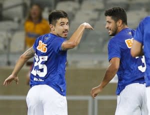 Endiabrado, Willian comanda vitória do Cruzeiro; Braz complica o Santos