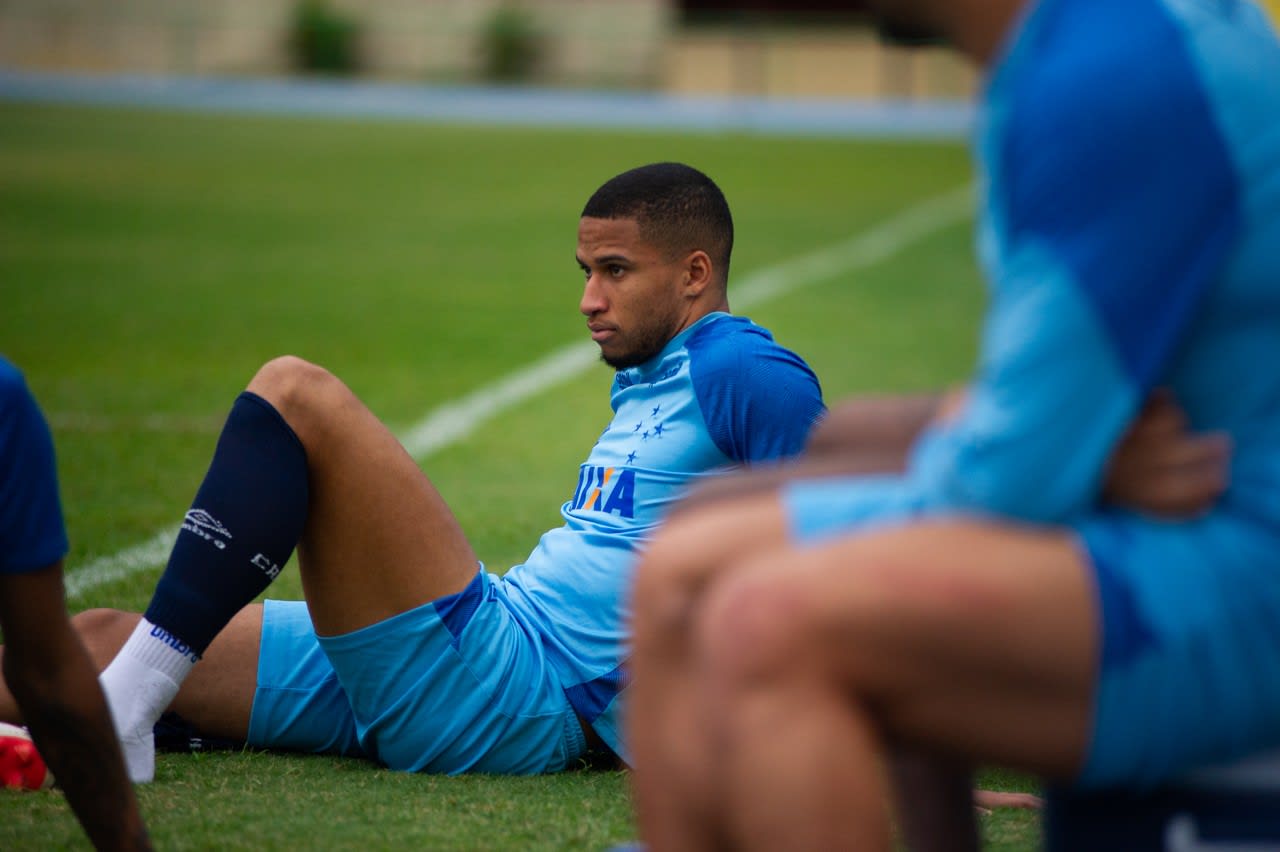 Murilo vai passar por cirurgia, Bruno Silva volta, e Cruzeiro tem jovens da base em treino