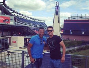 Júlio Baptista e Henrique conhecem estádio de futebol americano