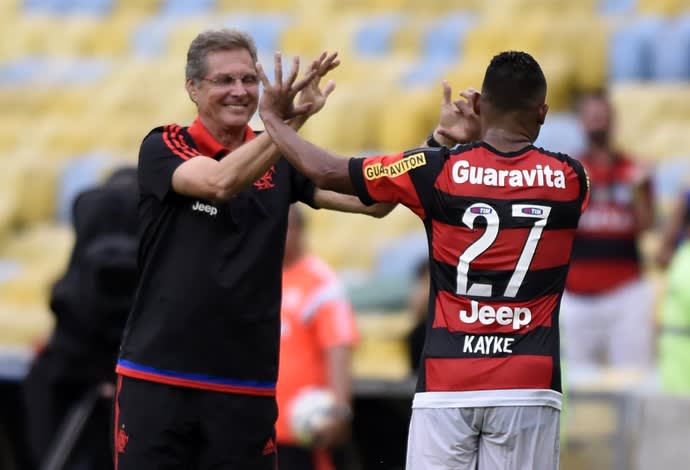 Com mais gols e média melhor, Kayke acirra concorrência com Guerrero