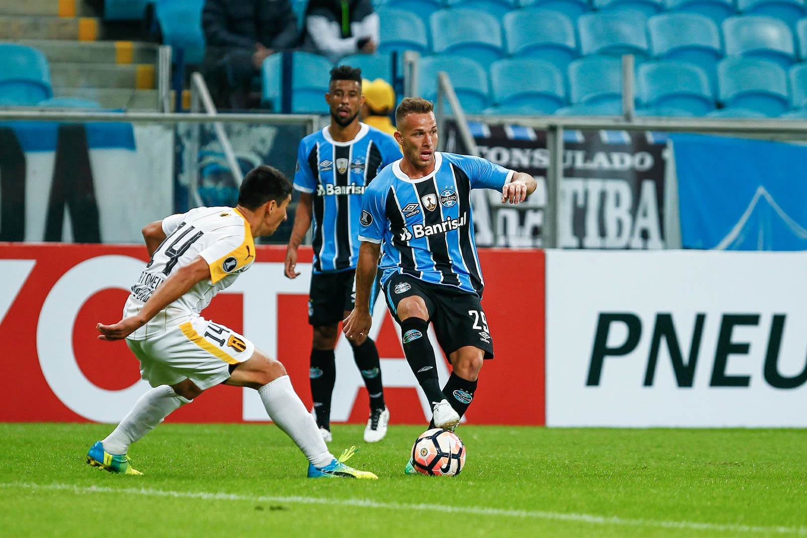 Fominha, Arthur supera ostracismo e falta de chances para enfim brilhar no Grêmio