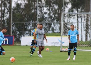 Walace e Bobô ficam fora de primeiro treino do Grêmio em solo equatoriano