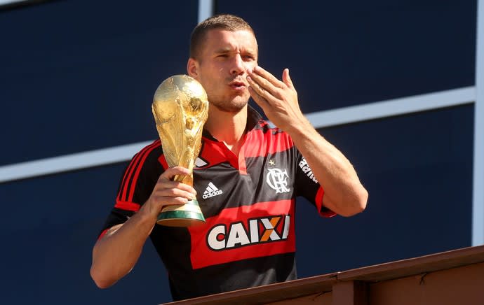 Lukas Podolski se despede e deixa recado ao Brasil: Um dia eu volto