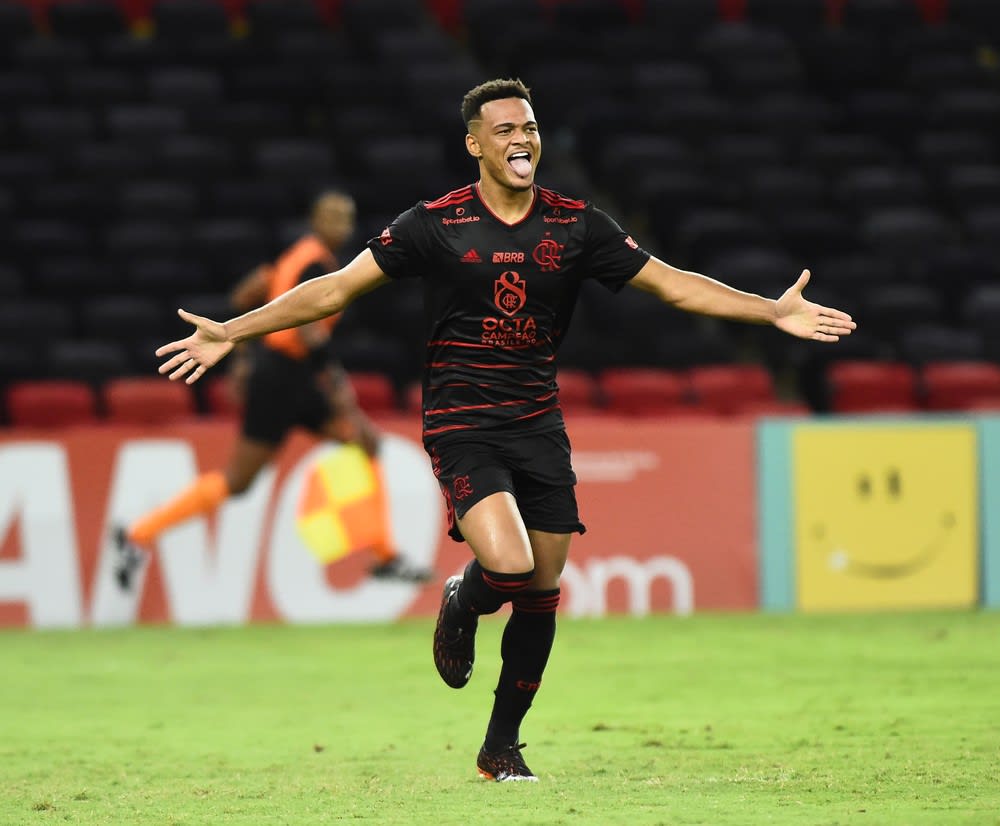 Em quatro jogos, Flamengo já tem quase o triplo de finalizações certas do Botafogo no Carioca