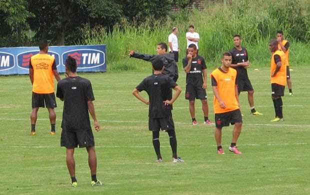 Em treino tático, Jorginho faz mudanças e desenha Fla no 4-2-3-1