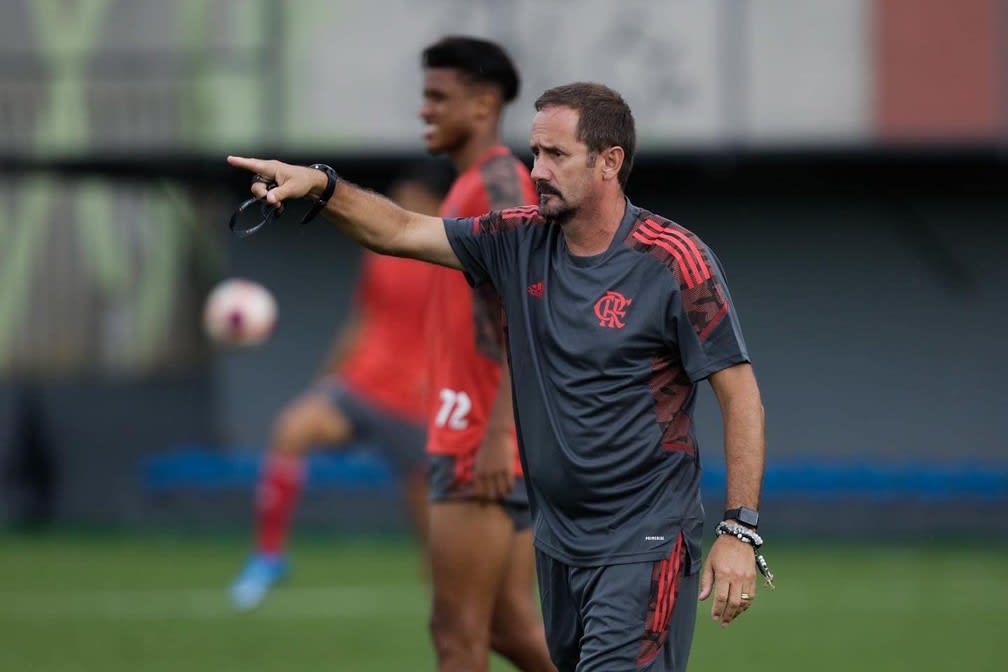 Técnico do Flamengo na Copinha minimiza perda de oito jogadores e valoriza reação contra o Oeste