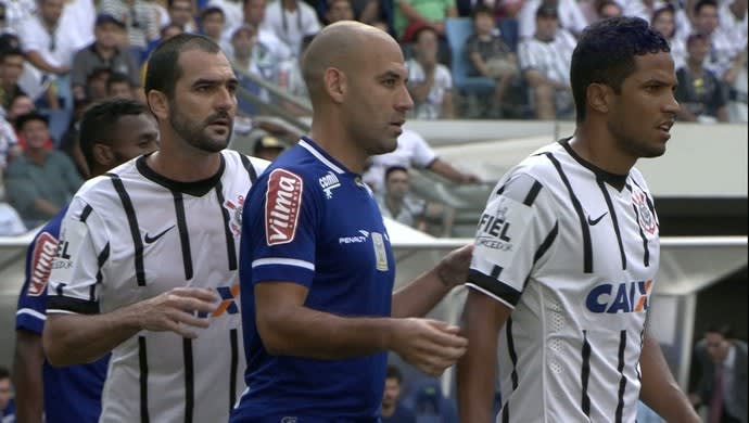 Cruzeiro lamenta desatenção em lance manjado em revés para o Corinthians