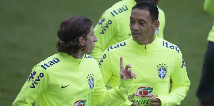 Seleção Brasileira: Comentarista vê possível entrada de Filipe Luís como opção de liberar Elias