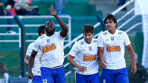 Com início arrasador, líder Cruzeiro vence e deixa Palmeiras perto da crise