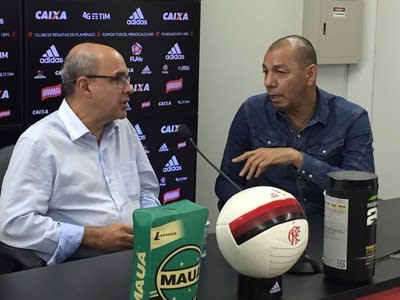 Ídolo e agora gerente: Mozer é apresentado e celebra volta ao Fla