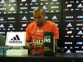 Sheik diz que Fla tem time para brigar e compara Ninho ao CT do Corinthians