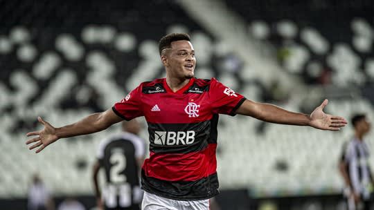 Casagrande elogia Rodrigo Muniz, do Flamengo: Tem tudo para ser um grande centroavante