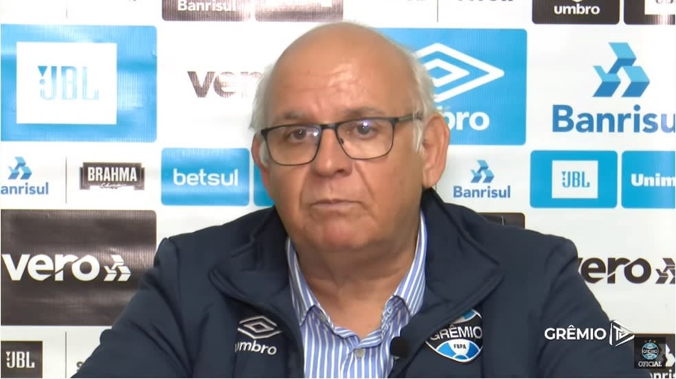 A três dias do fechamento da janela, Grêmio mantém esperança de contratar meia e volante