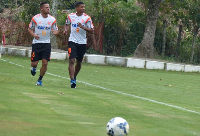 Márcio Araújo trabalha parte física e tem chances de enfrentar o Inter