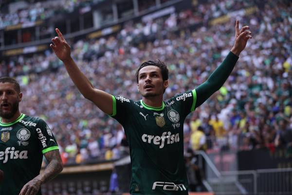 Das polêmicas aos títulos: como Palmeiras e Flamengo vivem rivalidade no Brasileiro