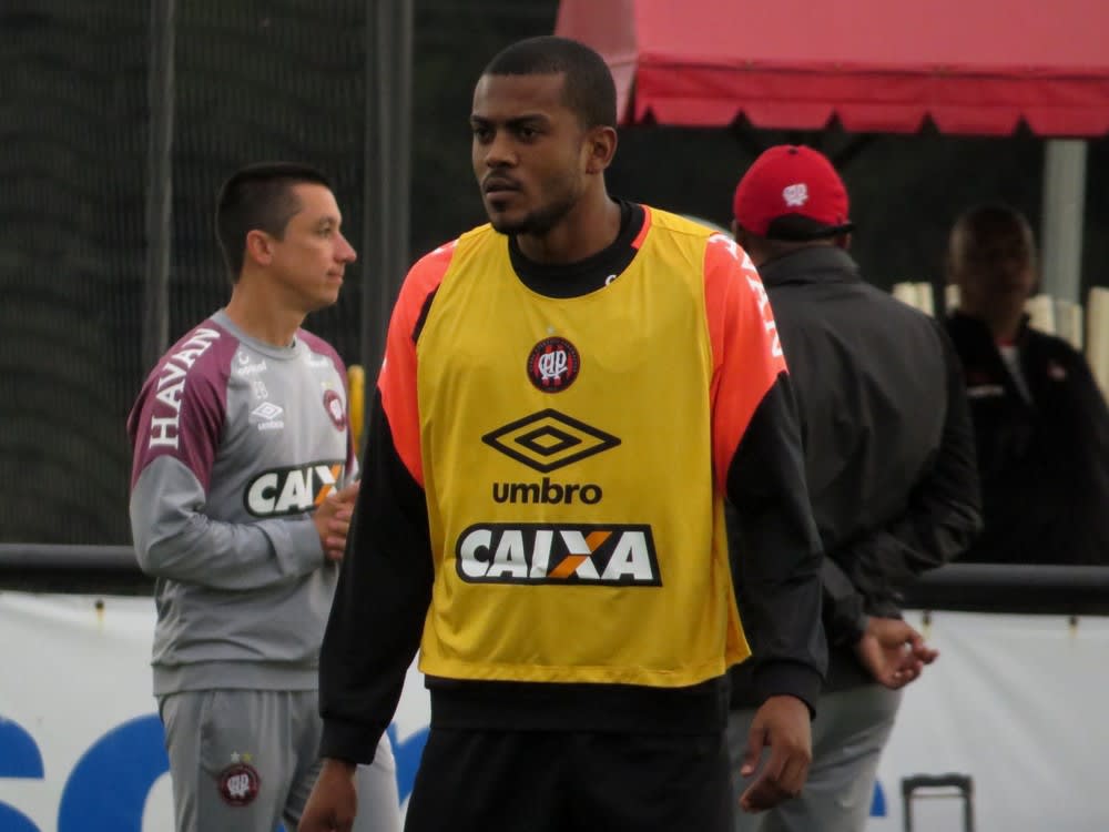 Flamengo quita parcela de Cirino e pagará até o fim do ano