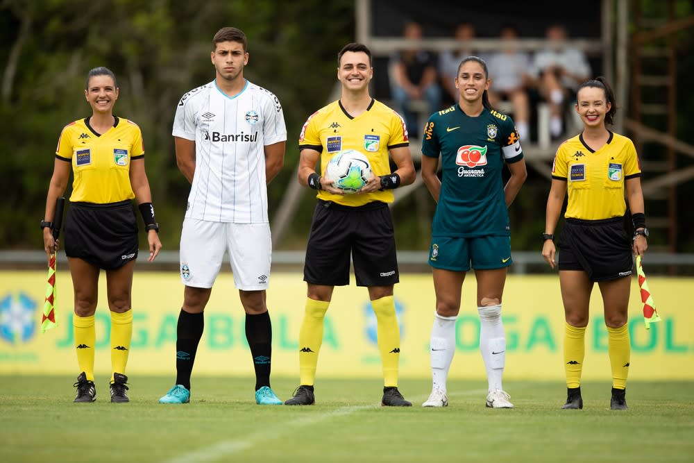 Tietagem e experiência nova: garotos do Grêmio contam como foi enfrentar a seleção feminina