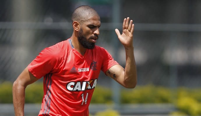 [Grêmio Avalanche]: Grêmio deve oferecer R$ 3,2 milhões pelo zagueiro Wallace, do Flamengo