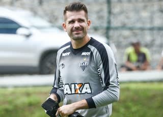 Grêmio consegue penhora de parte de venda de Pratto por dívida do Galo