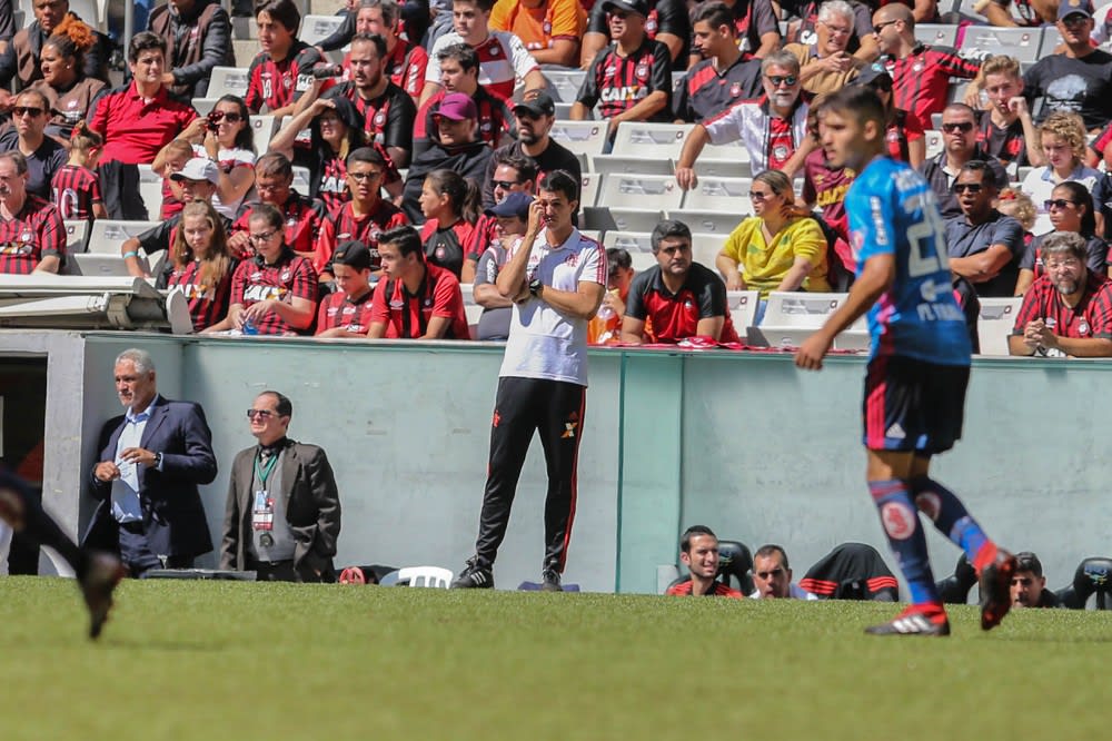 Técnico cita início de jogo desastroso para explicar derrota na Arena