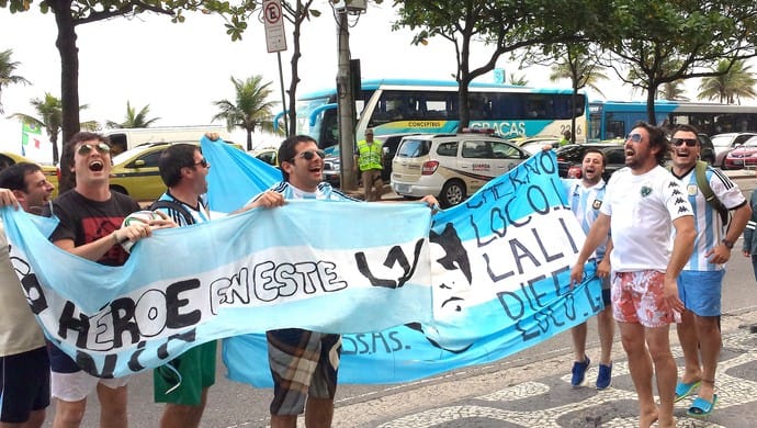 OFF - Argentinos vão ao hotel da Holanda em Ipanema e provocam... o Brasil