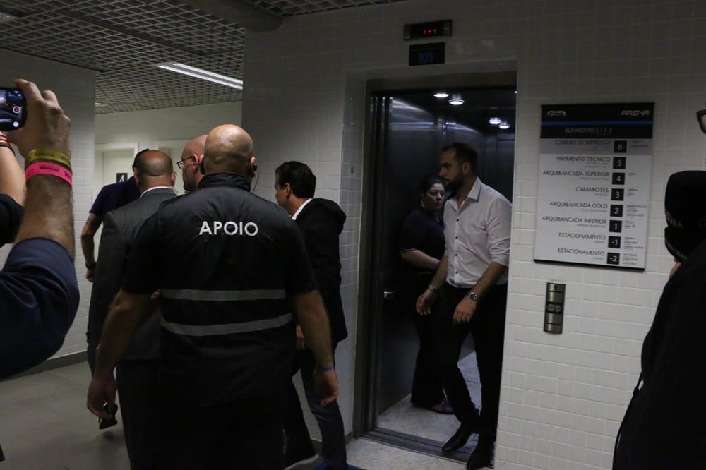 Gallardo descumpre punição e vai a vestiário do River no intervalo do jogo contra o Grêmio