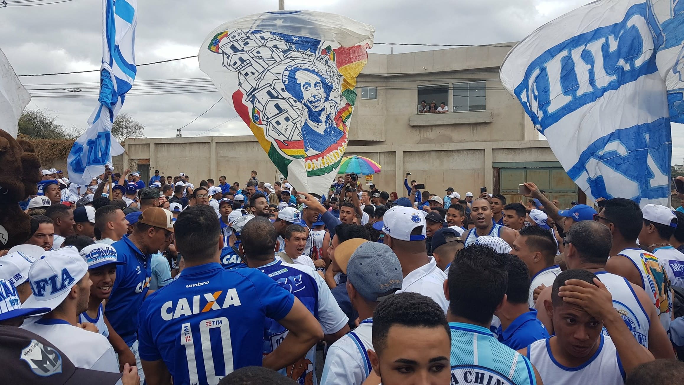 Na véspera de decisão na Libertadores, cruzeirenses vão à Toca apoiar jogadores