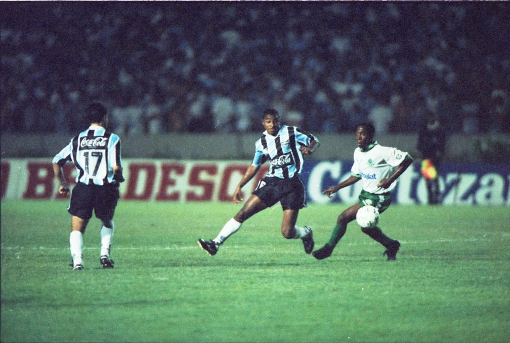 Grêmio e Palmeiras disputam final pela primeira vez com histórico de duelos marcantes; relembre