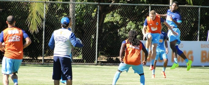 Com canetas e vitória dos titulares, Cruzeiro confirma time para sábado