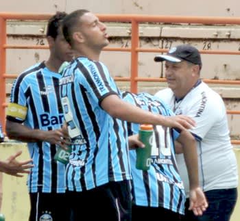 Técnico do Grêmio vibra com goleada, mesmo com atletas sem melhor ritmo