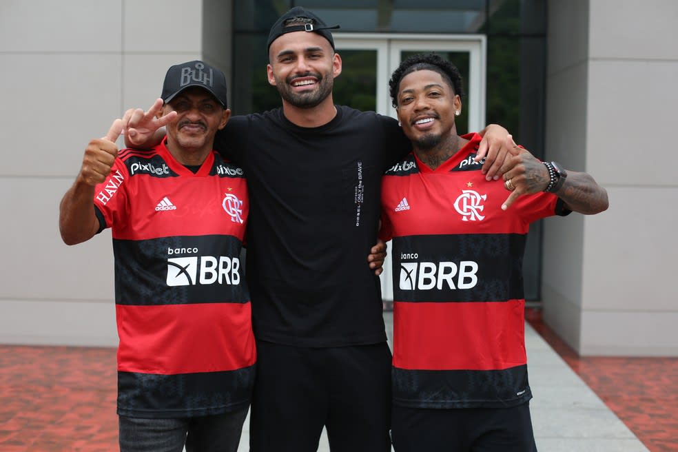 Sabia não. Pai de Marinho descobre ida ao Flamengo em campo do Vasco