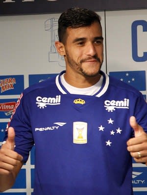 Com xará no elenco do Cruzeiro, Henrique vai usar Dourado no nome