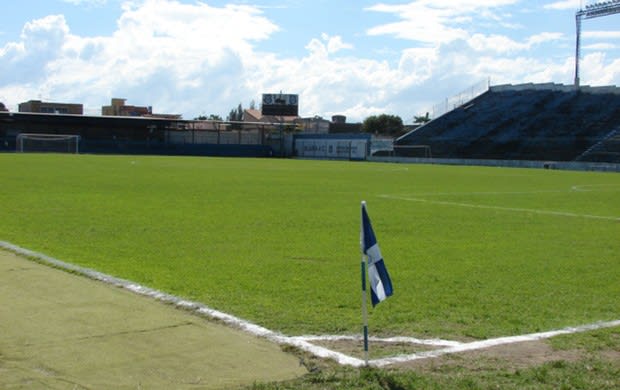 Sem oferta, estádio do Olaria escapa de leilão, e clube entra com embargo