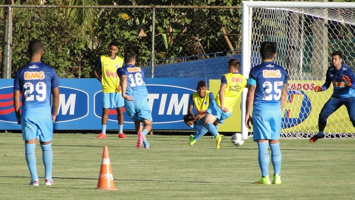 Cruzeiro faz treino técnico na Toca  da Raposa II para aprimorar a pontaria