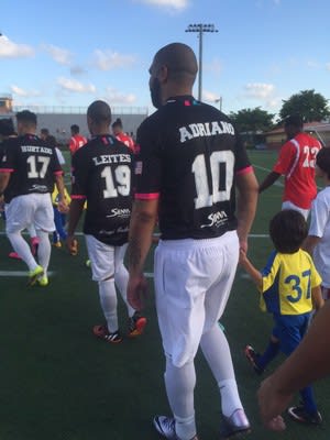 OFF - Diretor do Miami United promete título após vexame na estreia de Adriano