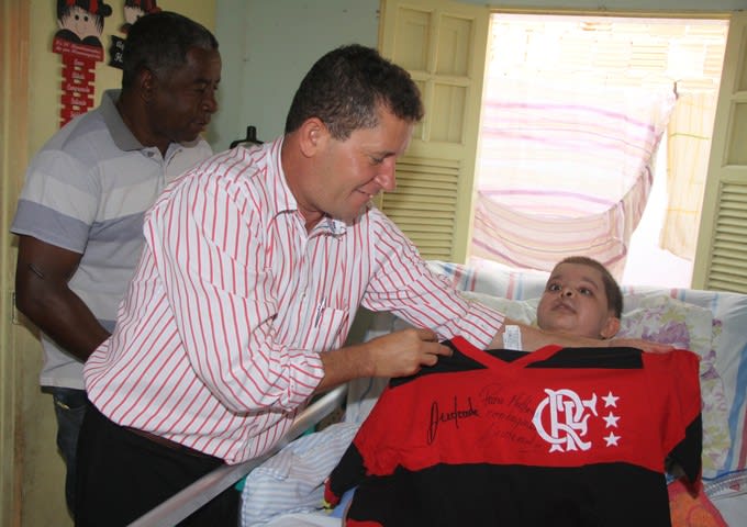 Emocionado, Andrade visita garoto com doença rara: O maior exemplo