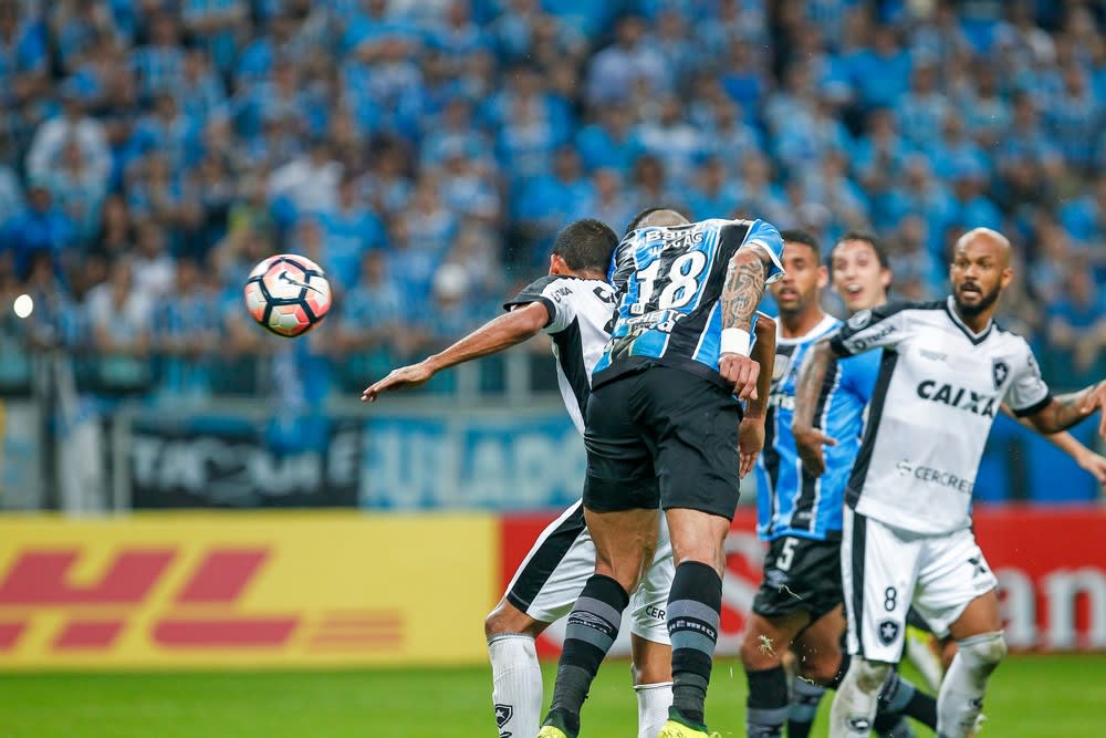 Barrios decide com primeiro gol de cabeça no Grêmio e revive Jardel nos anos 90