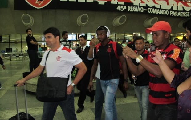 Em clima de festa, delegação do Flamengo é recepcionada em Belém