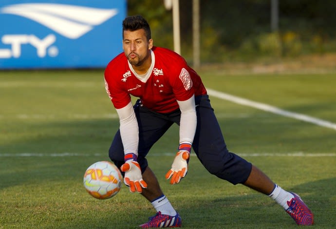 Fábio exalta marca histórica, mas não garante se encerra carreira no Cruzeiro